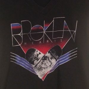 DC skate v neck graphic tee broken hearts, sz small